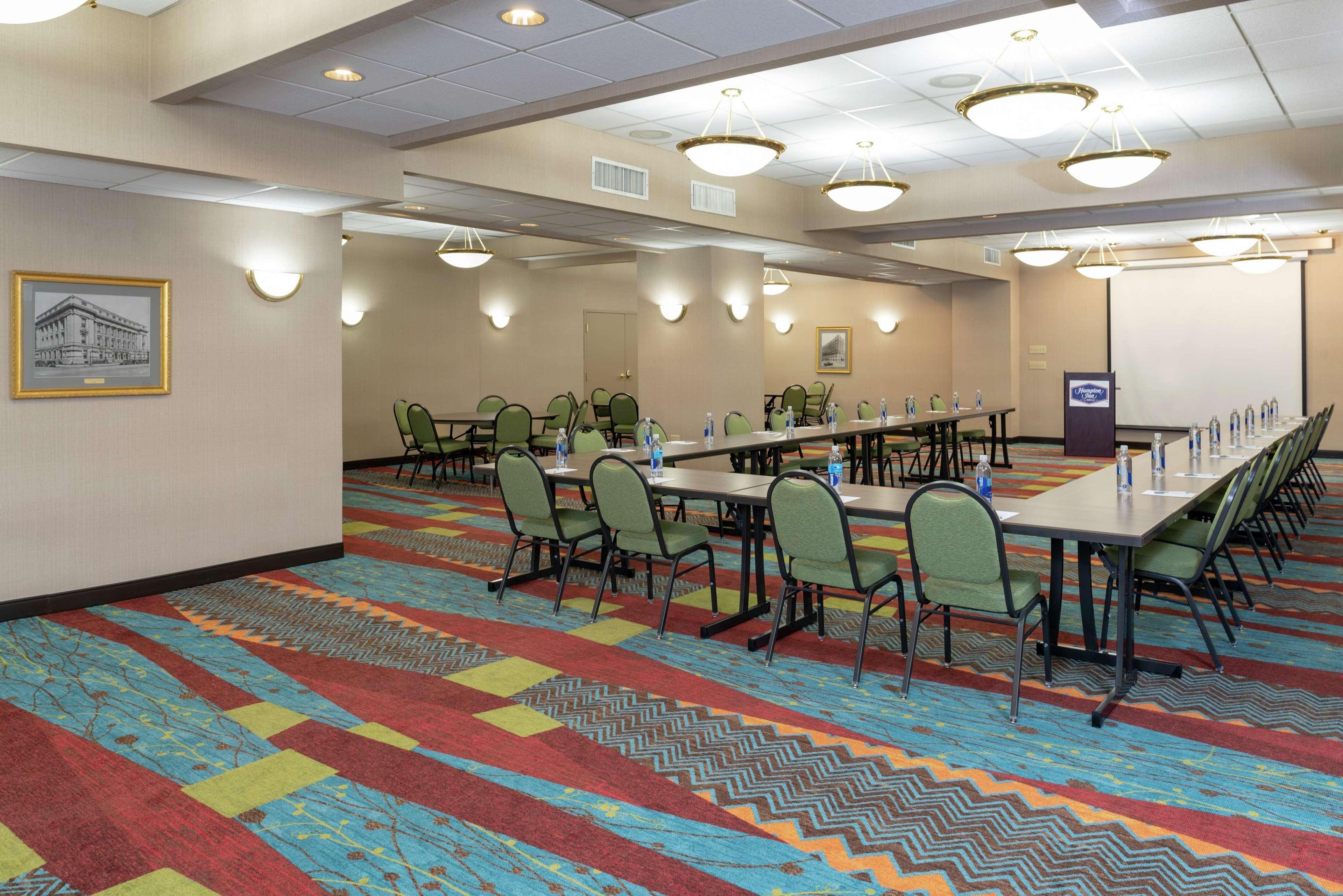 Hampton Inn Indianapolis Downtown Across From Circle Centre Бізнес фото