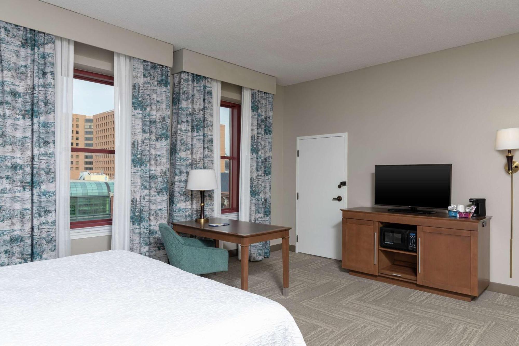 Hampton Inn Indianapolis Downtown Across From Circle Centre Екстер'єр фото