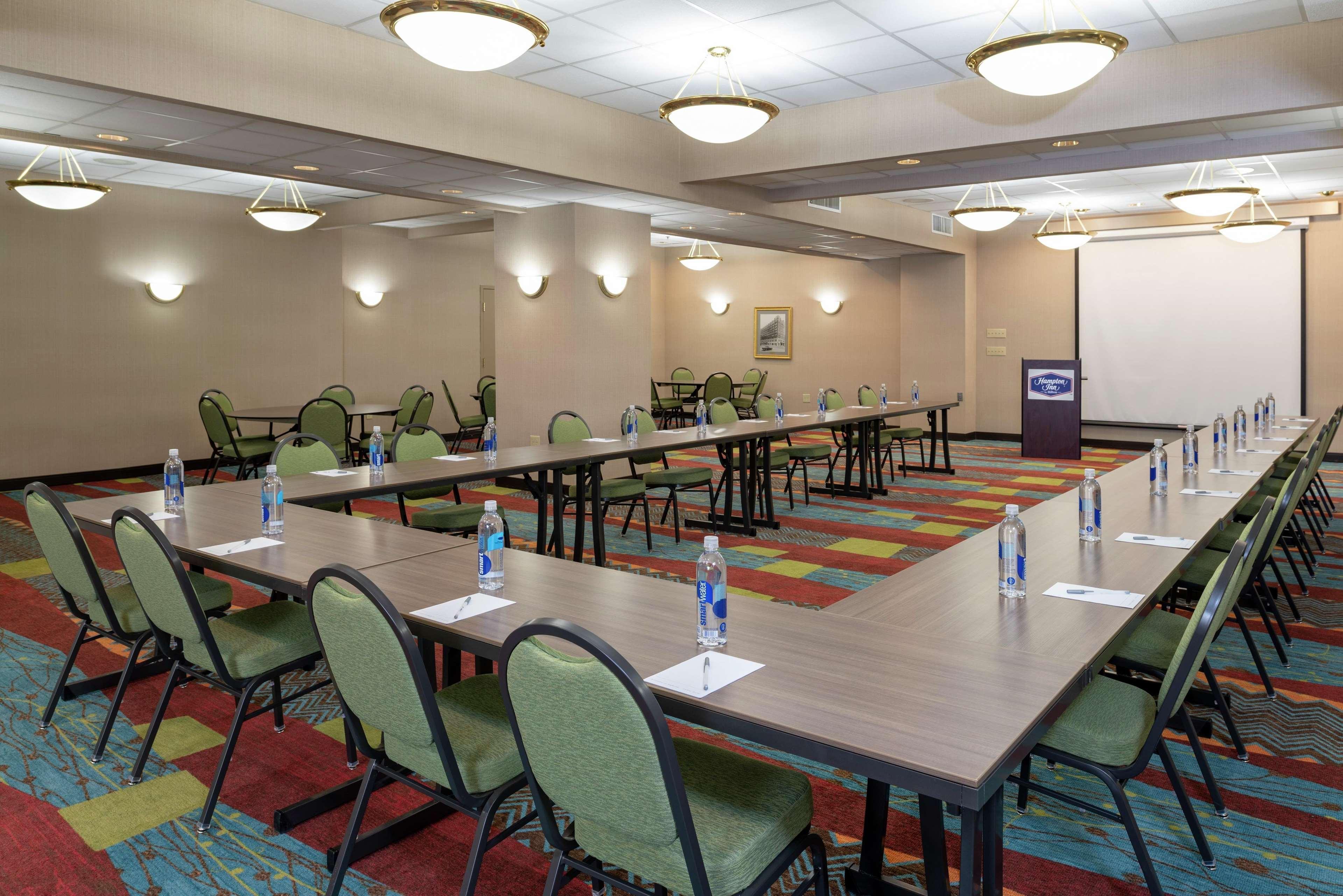 Hampton Inn Indianapolis Downtown Across From Circle Centre Бізнес фото